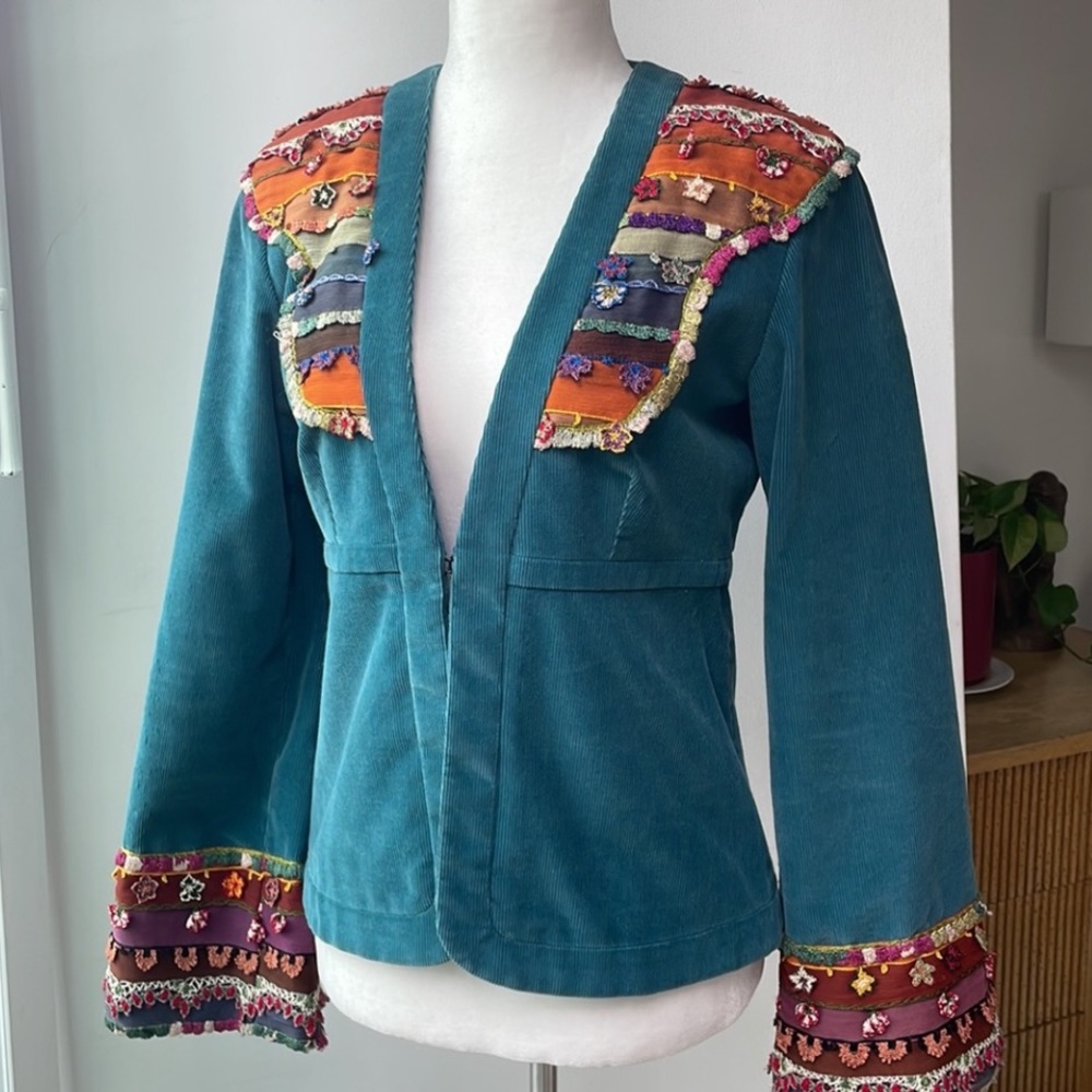 Chloé CHLOE Corduroy Jacket Embellished Short
Jacket in Size 38 US 6 8